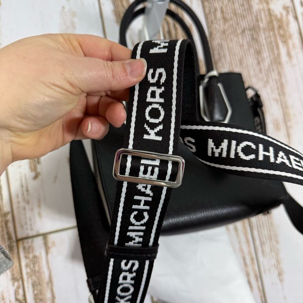 Michael Kors- Medium Leather RARE Logo Tape Accordion Crossbody Bag - Picture 2 of 10